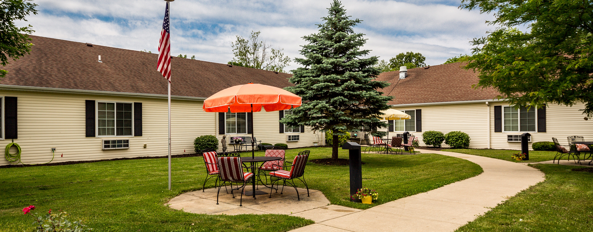 Feel like you’re on your own back porch in our courtyard at Bickford of Battle Creek