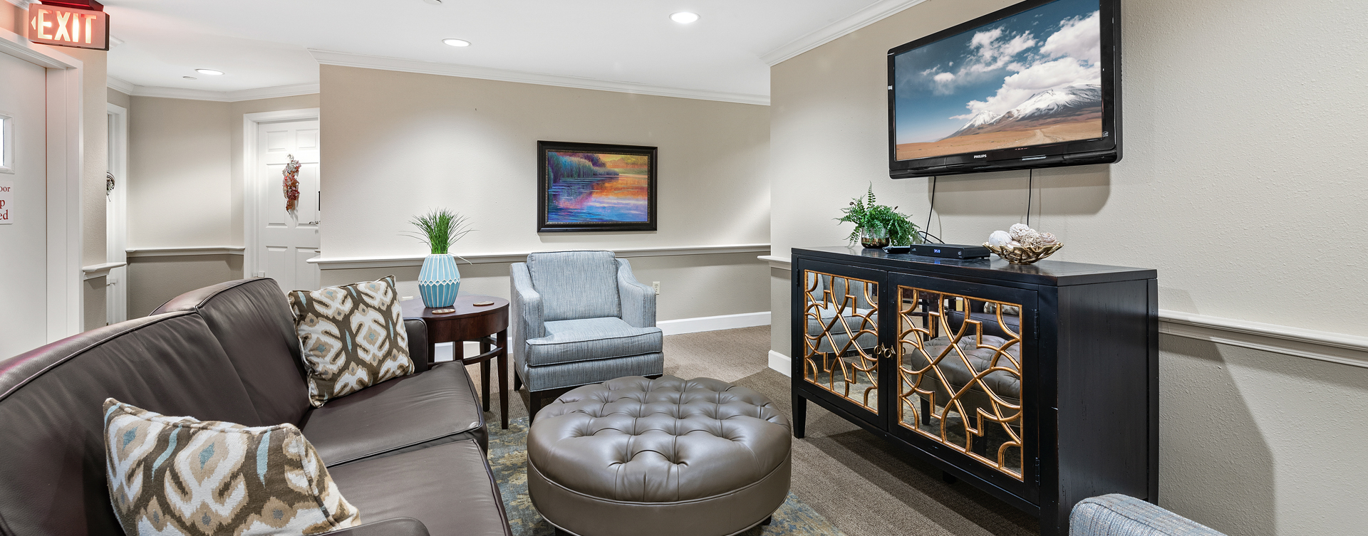 Residents can enjoy furniture covered in cozy fabrics in the Mary B’s living room at Bickford of Bexley