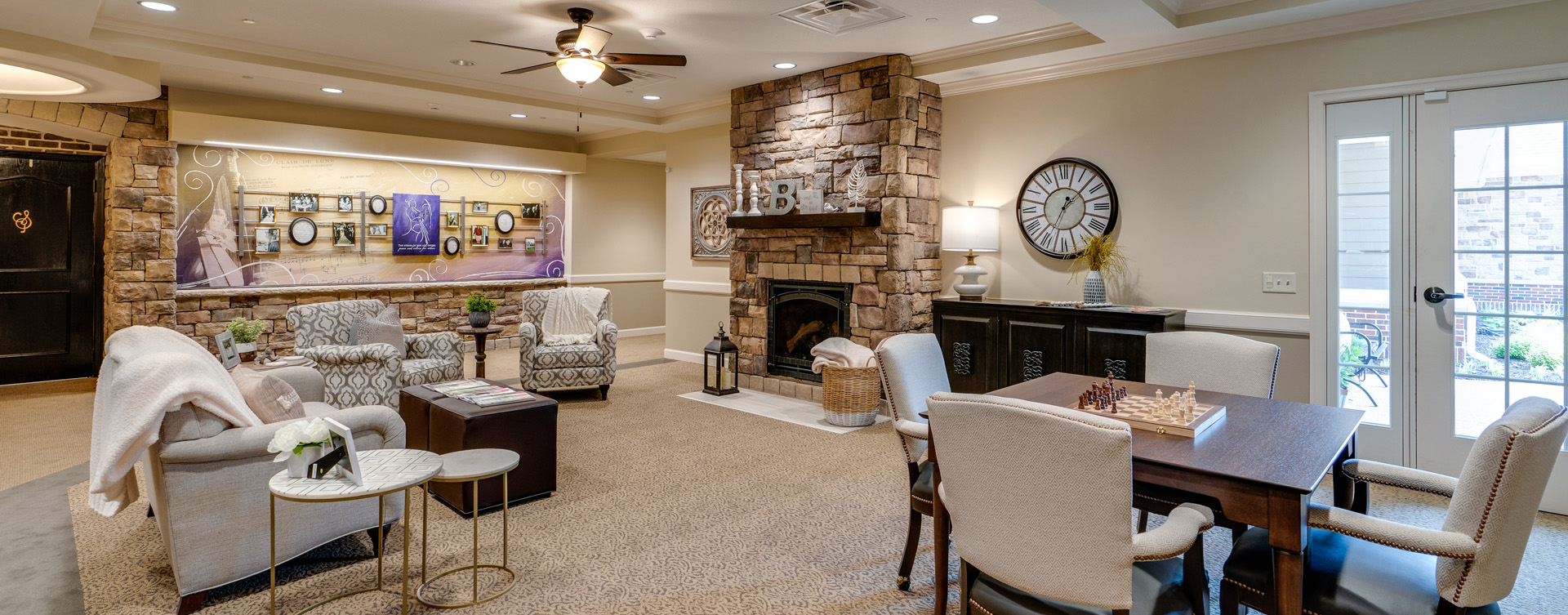Socialize with a good friend in the sitting area at Bickford of Chesapeake