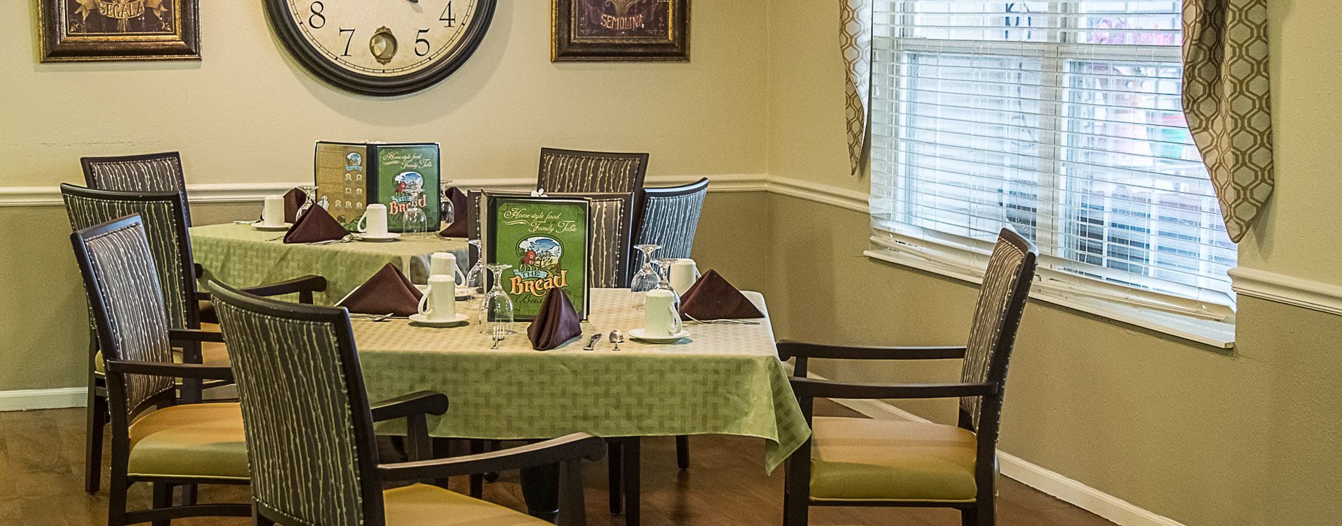 Residents with dementia receive additional assistance with meals in our Mary B’s dining room at Bickford of Davenport
