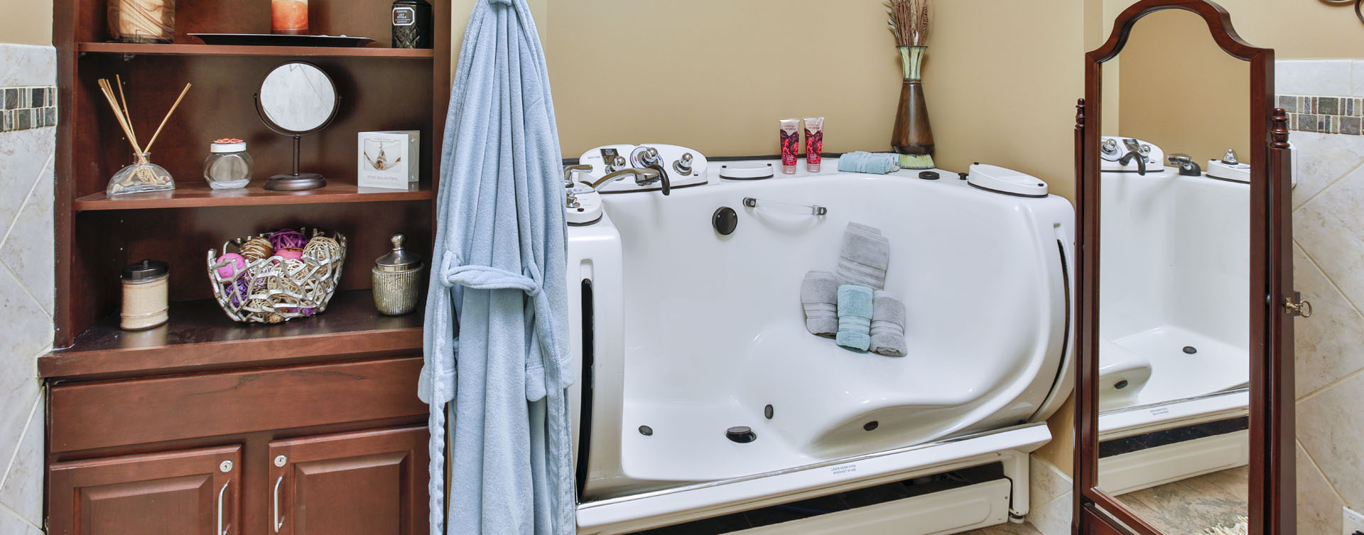 With an easy access design, our whirlpool allows you to enjoy a warm bath safely and comfortably at Bickford of Greenwood