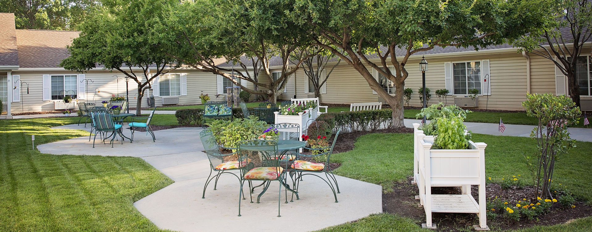 Feel like you’re on your own back porch in our courtyard at Bickford of Lincoln