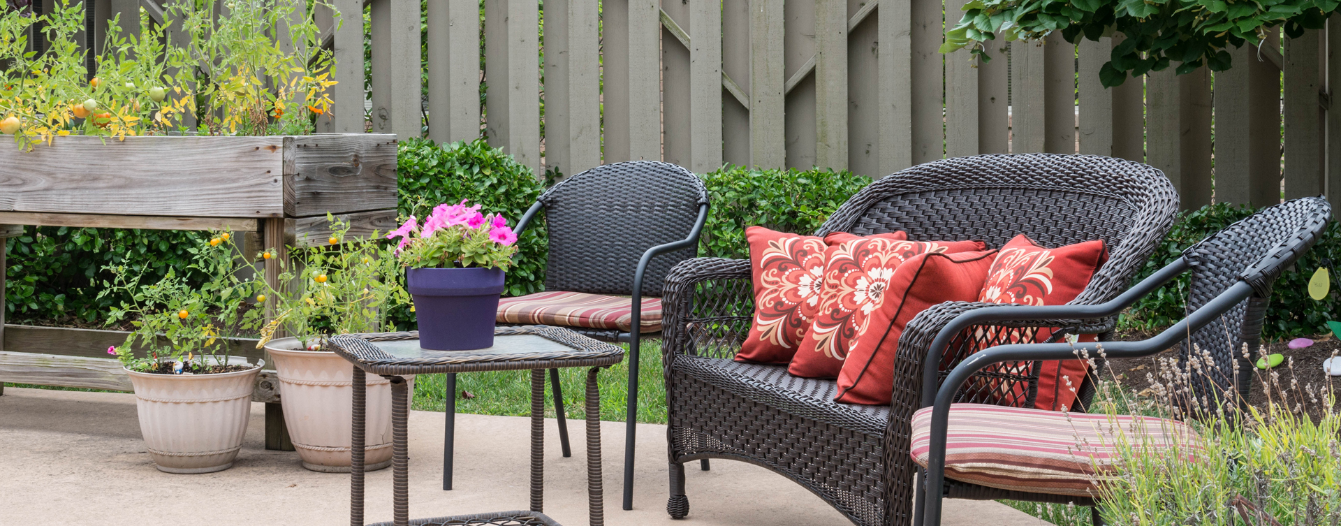Feel like you’re on your own back porch in our courtyard at Bickford of Middletown