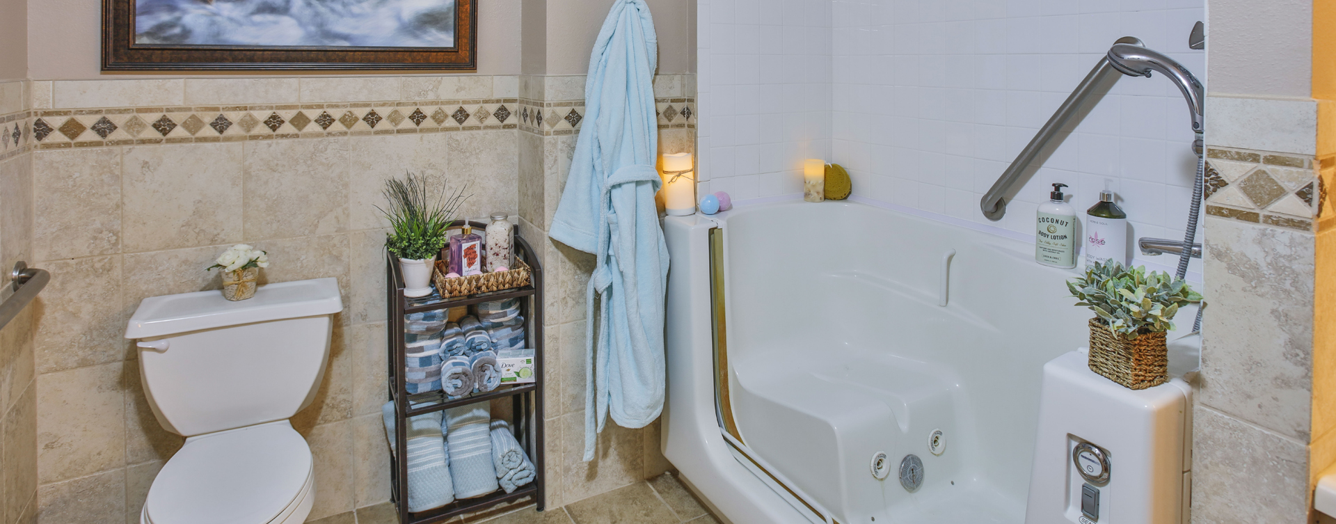 Our whirlpool bathtub creates a spa-like environment tailored to enhance your relaxation and enjoyment at Bickford of Peoria