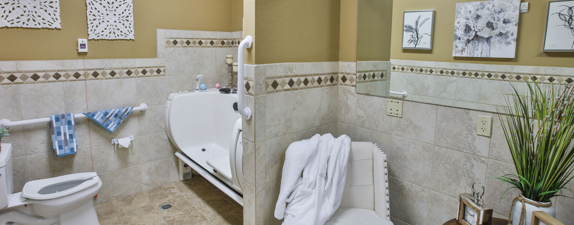 With an easy access design, our whirlpool allows you to enjoy a warm bath safely and comfortably at Bickford of Peoria