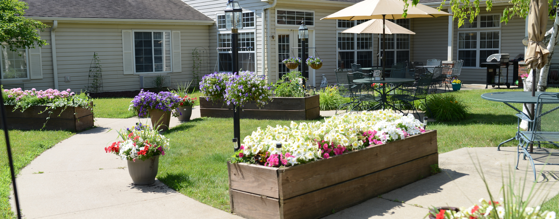 Enjoy bird watching, gardening and barbecuing in our courtyard at Bickford of Sioux City
