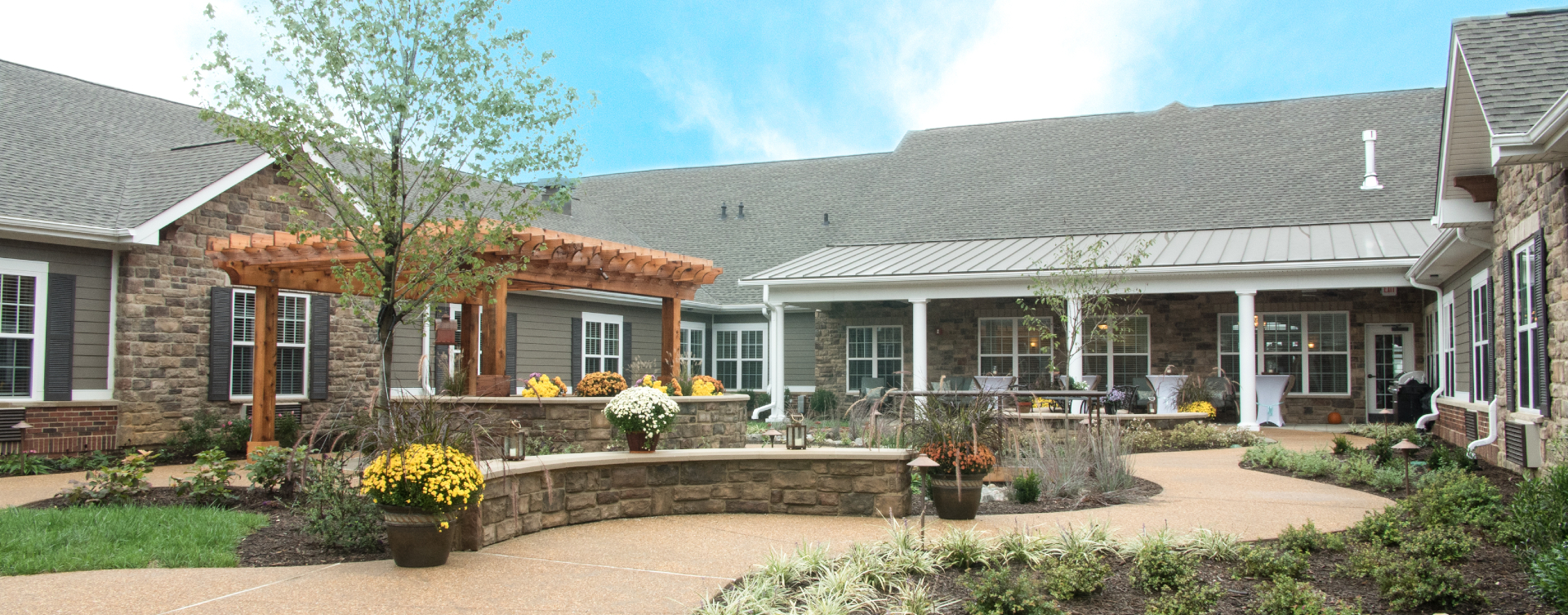 Feel like you’re on your own back porch in our courtyard at Bickford of Spotsylvania