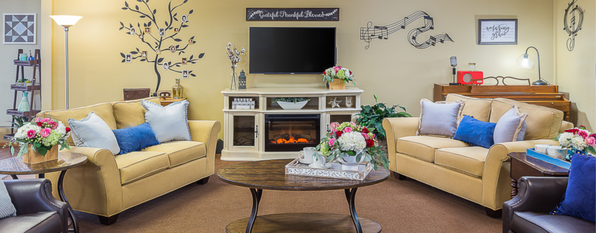 Residents can enjoy furniture covered in cozy fabrics in the Mary B’s living room at Bickford of Urbandale