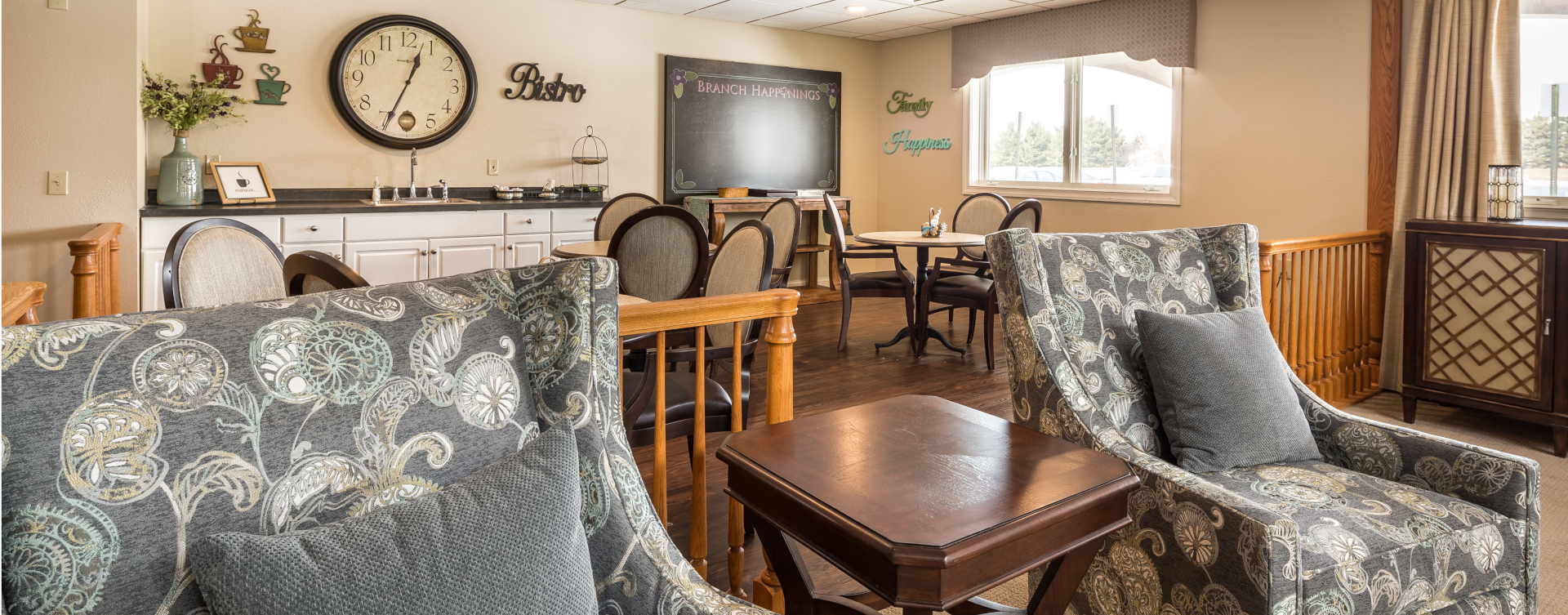 Mingle and converse with old and new friends alike in the bistro at Bickford of West Lansing