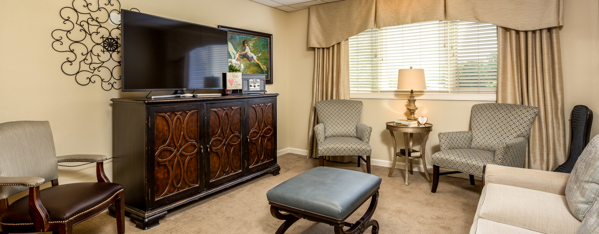 Residents can enjoy furniture covered in cozy fabrics in the Mary B’s living room at Bickford of West Lansing