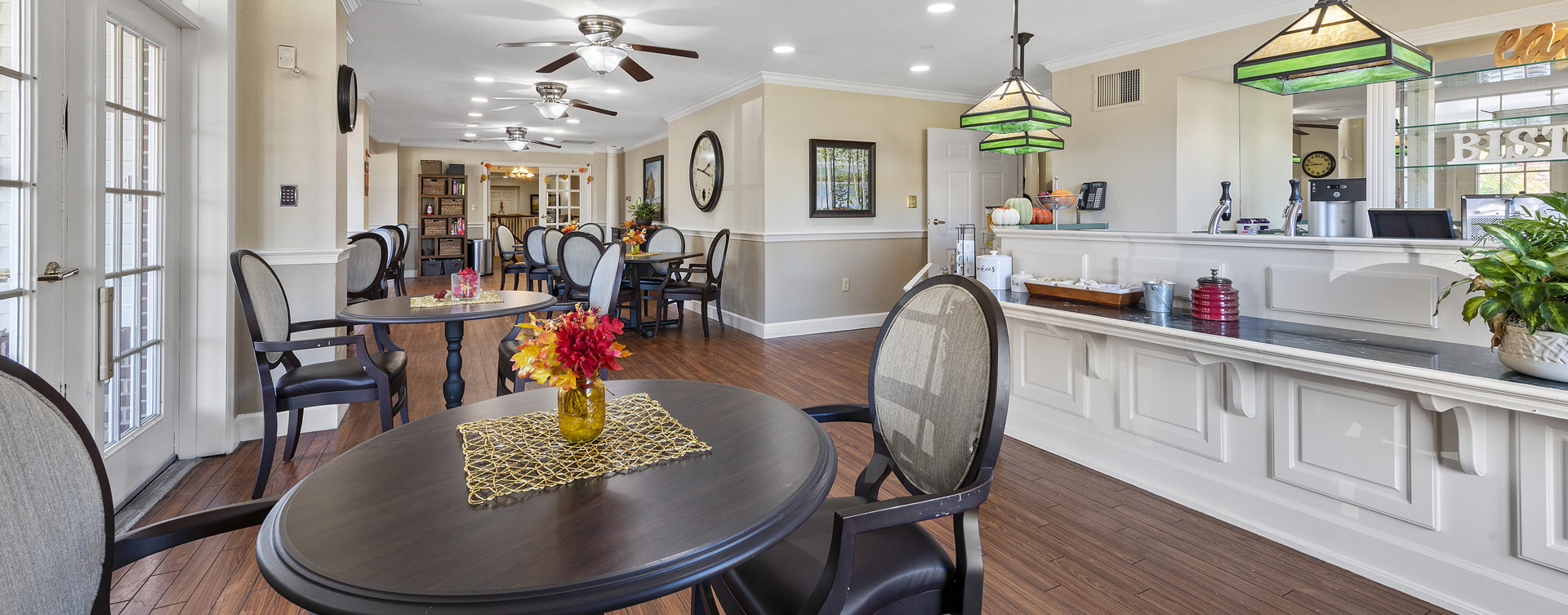 Intimate enough to entertain your closest family; you can even host your next get together in the bistro at Bickford of Worthington